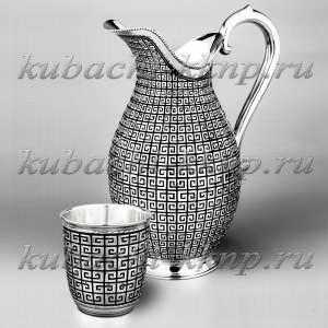 Серебряный кувшин с одним стаканом 