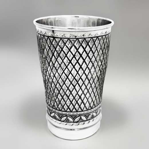 Серебряная кружка ручной работы