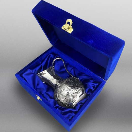 Серебряная кружка ручной работы