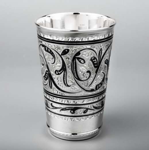 Серебряная кружка ручной работы