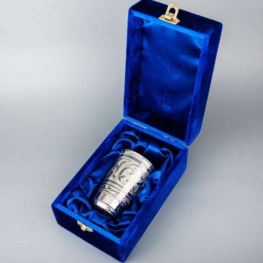 Серебряная кружка ручной работы