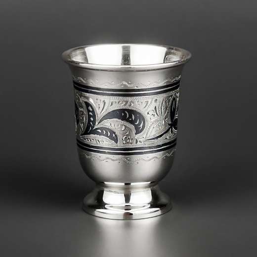 Серебряная кружка ручной работы