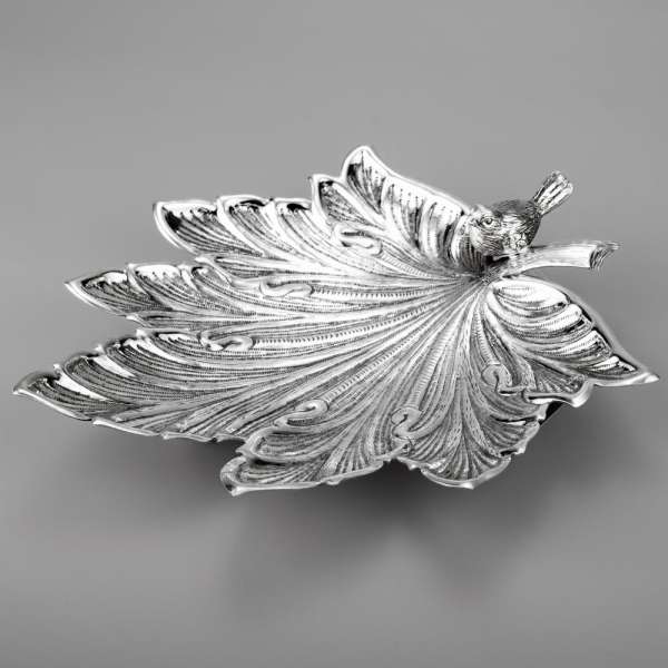 Серебряная конфетница  Кленовый лист с птичкой, КФ236п