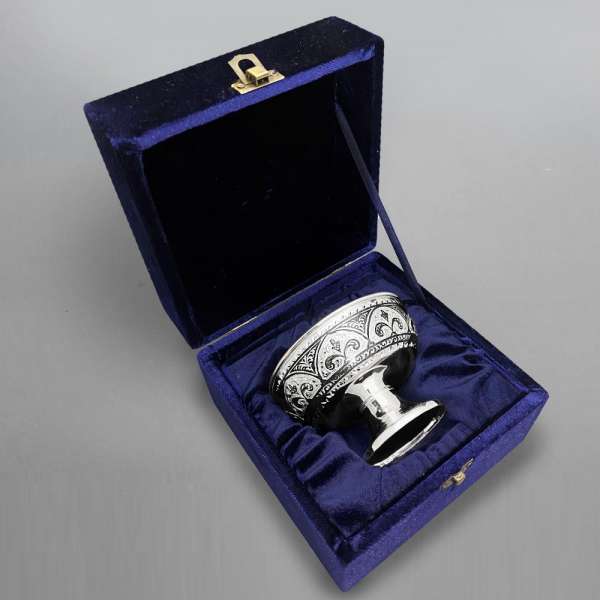 Серебряная конфетница на небольшой ножке, КФ234