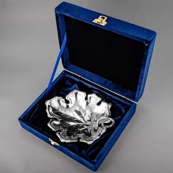 Серебряная конфетница Дубовый лист, КФ237