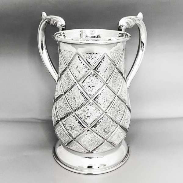 Серебряная кружка с двумя ручками, КР122