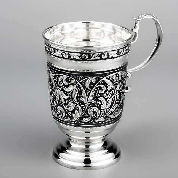 Серебряная кружка Краса, кр105