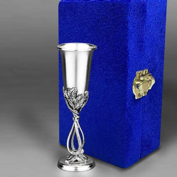 Серебряная рюмка с ножкой в виде лозы, р00019