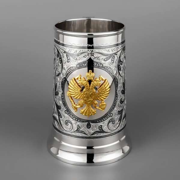 Пивная серебряная кружка с позолоченным  гербом, кр064