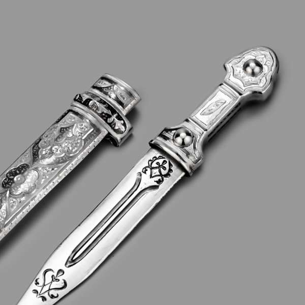 Маленький серебряный нож-кинжал, КН46