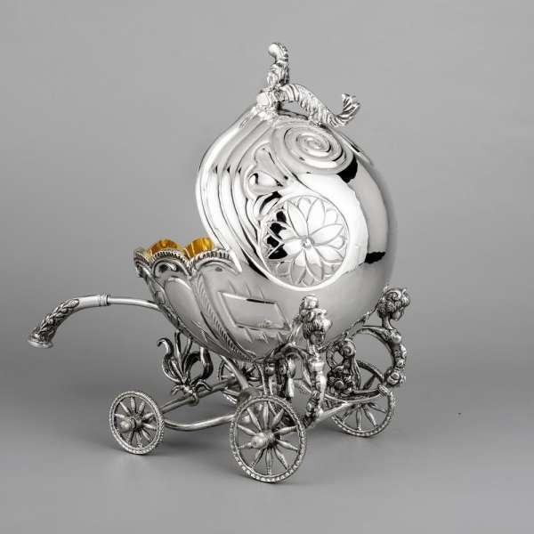 Серебряная конфетница «Коляска», кф123