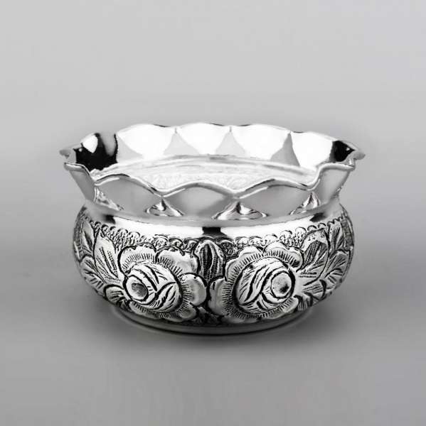 Серебряная конфетница  «Цветы», кф183