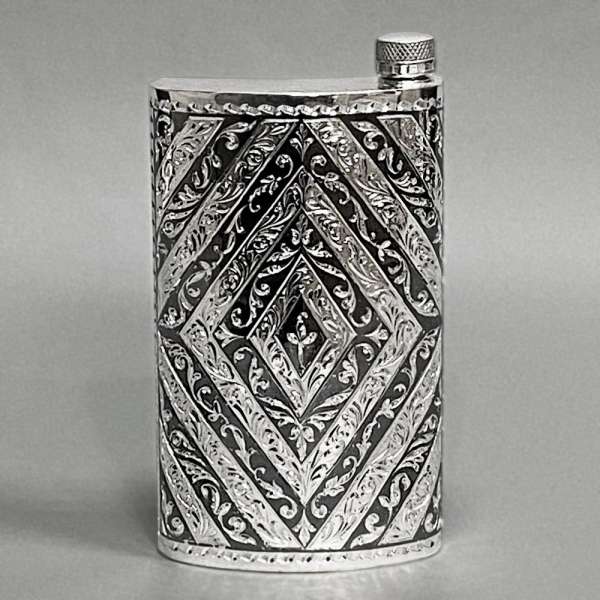 Серебряная фляга с черненым орнаментом и гравировкой , 335мл, фл090